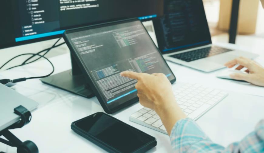 四川AI智能应用开发的关键命题:如何在释放员工效能的同时筑牢安全防线?